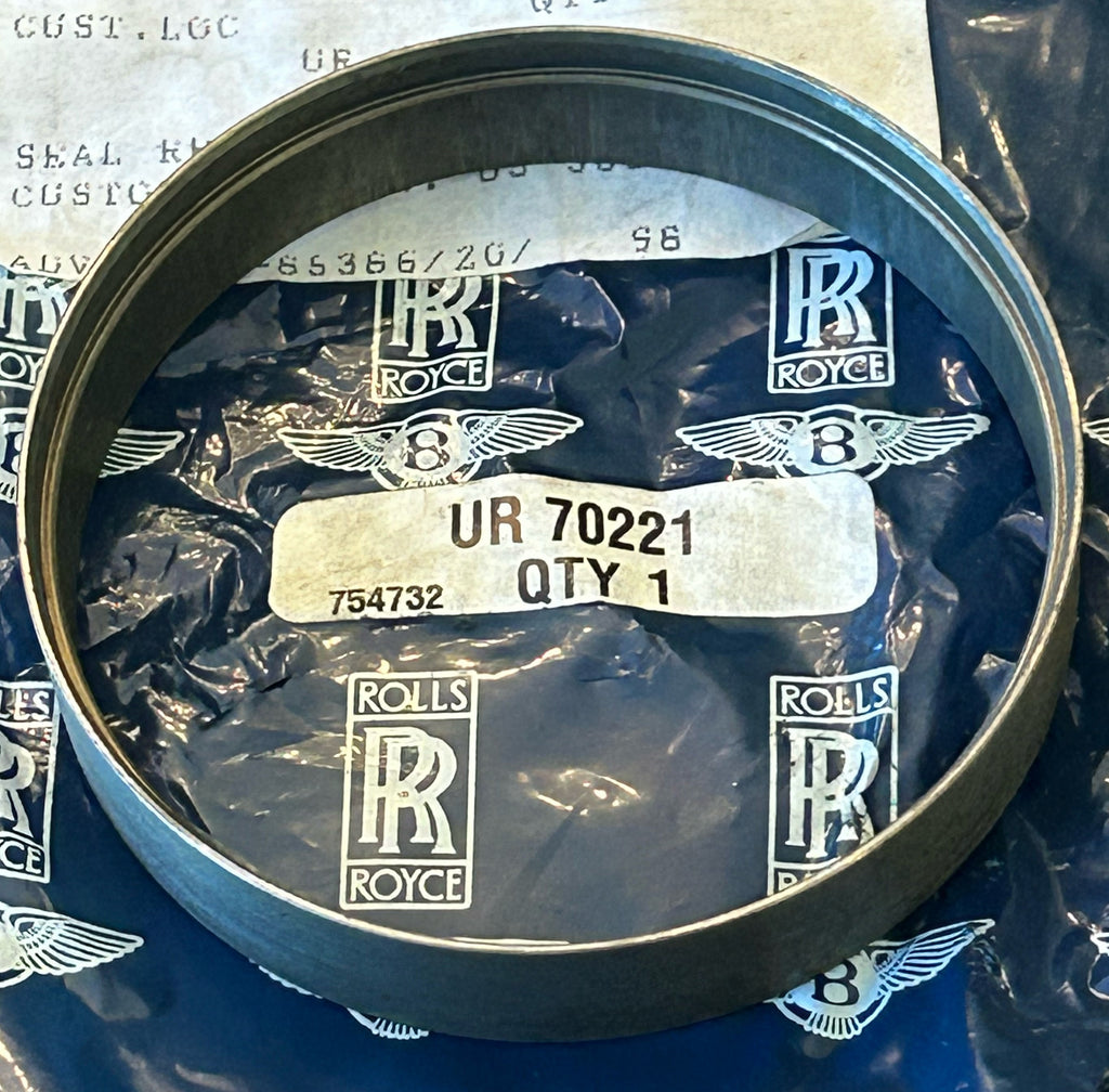 REAR HUB OIL SEAL RETAINER NOS UR70221 GENUINE ROLLS ROYCE