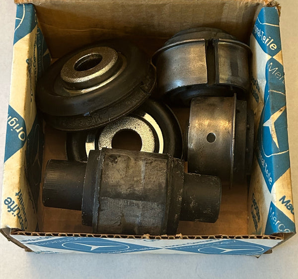 SUSPENSION MOUNTING REPAIR KIT 1165860733 NOS GENUINE W16