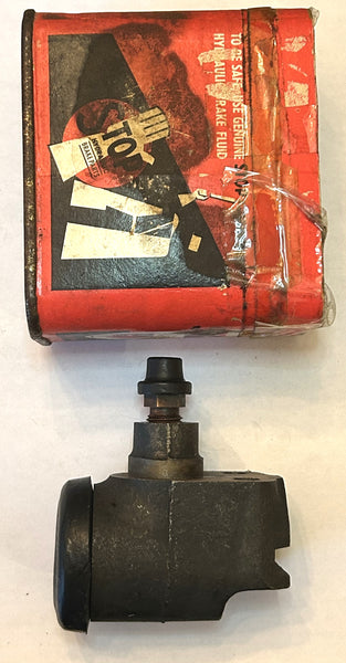 NOS FRONT WHEEL CYLINDER 624018 PEUGEOT 403 404