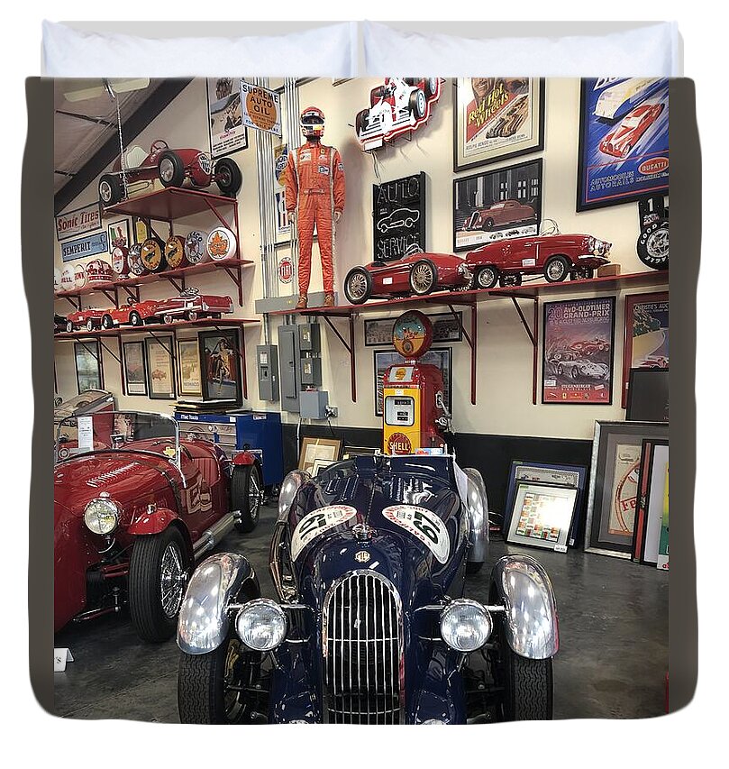Classic Car Showroom Display MG - Duvet Cover