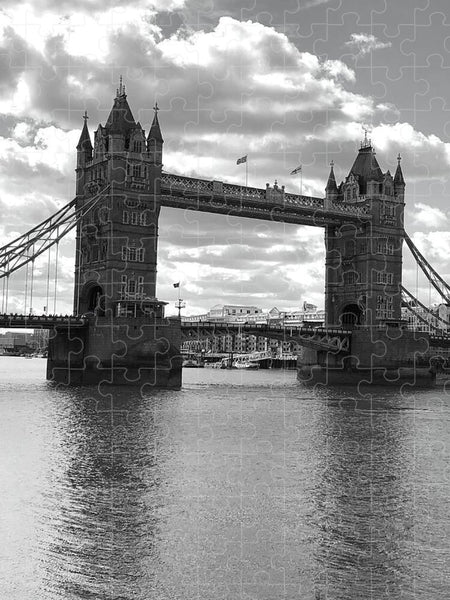Tower Bridge in Black and White - Puzzle