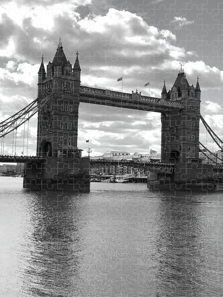 Tower Bridge in Black and White - Puzzle
