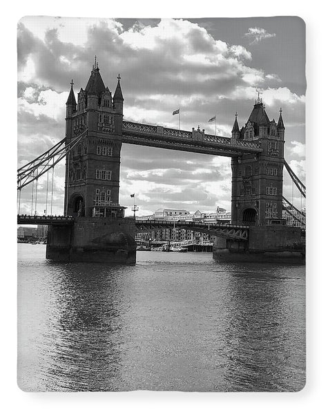Tower Bridge in Black and White - Blanket